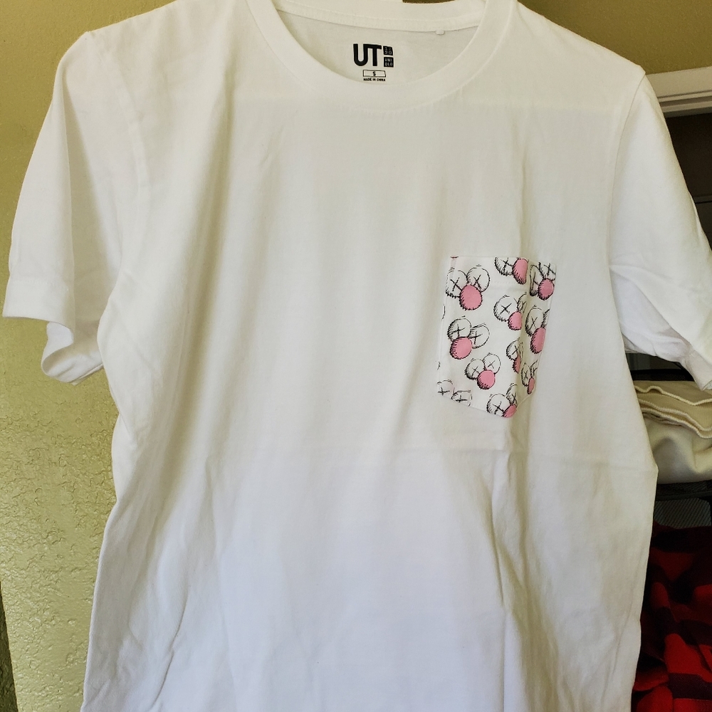 Uniqlo x kaws shirt